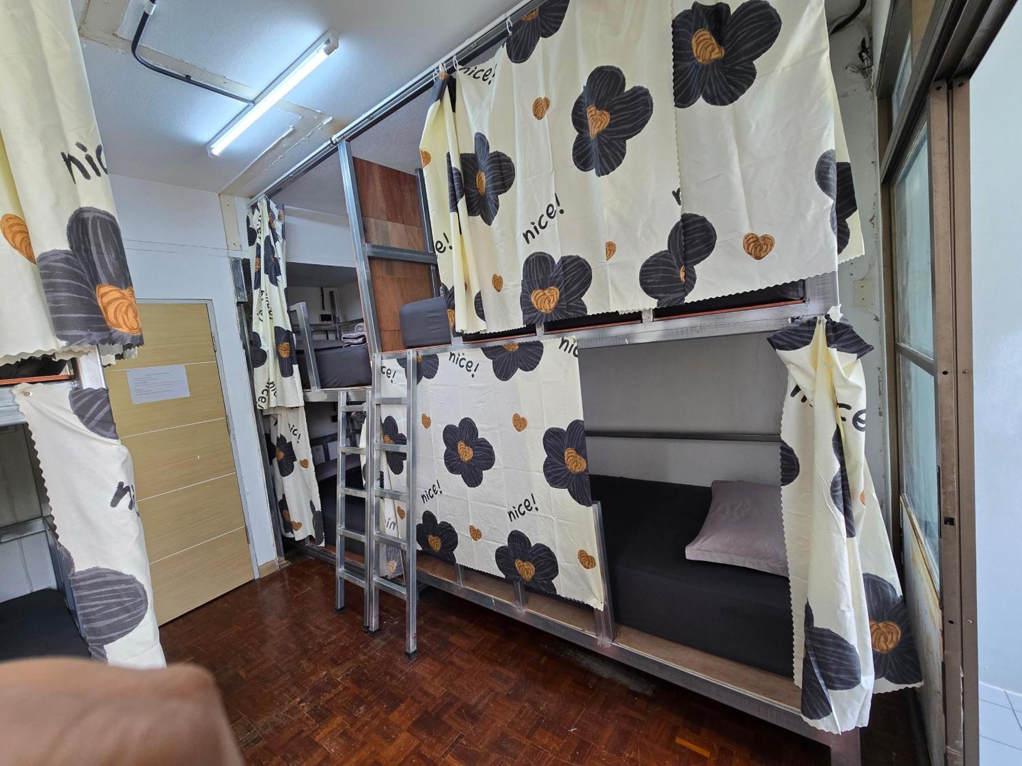 Panda Lodge Home Stay Bangkok Exterior photo